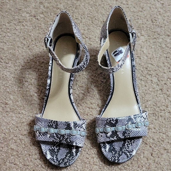 Judith Ripka Shoes - Judith Ripka Grey Snakeskin Leather Sandle Size 9.5 M